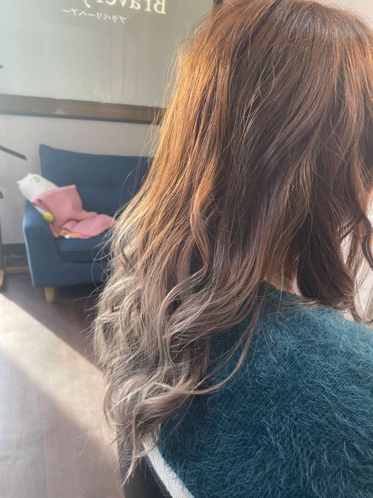 カラーの色持ちがいいと評判な綾羅木の美容院、Bravery-hairです！